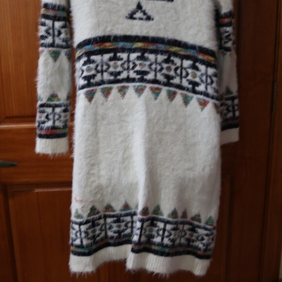 Sequin Hearts Aztec Print Fuzzy Long Line Blanket Cardigan Sweater Med - Picture 12 of 15